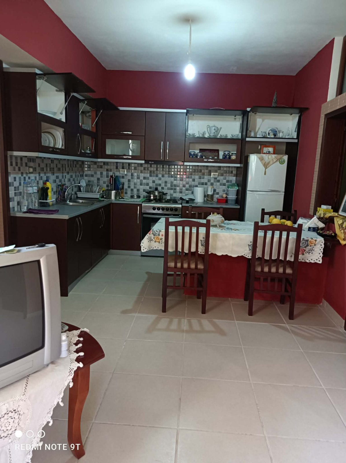 Furnished house, kitchen and dining area
