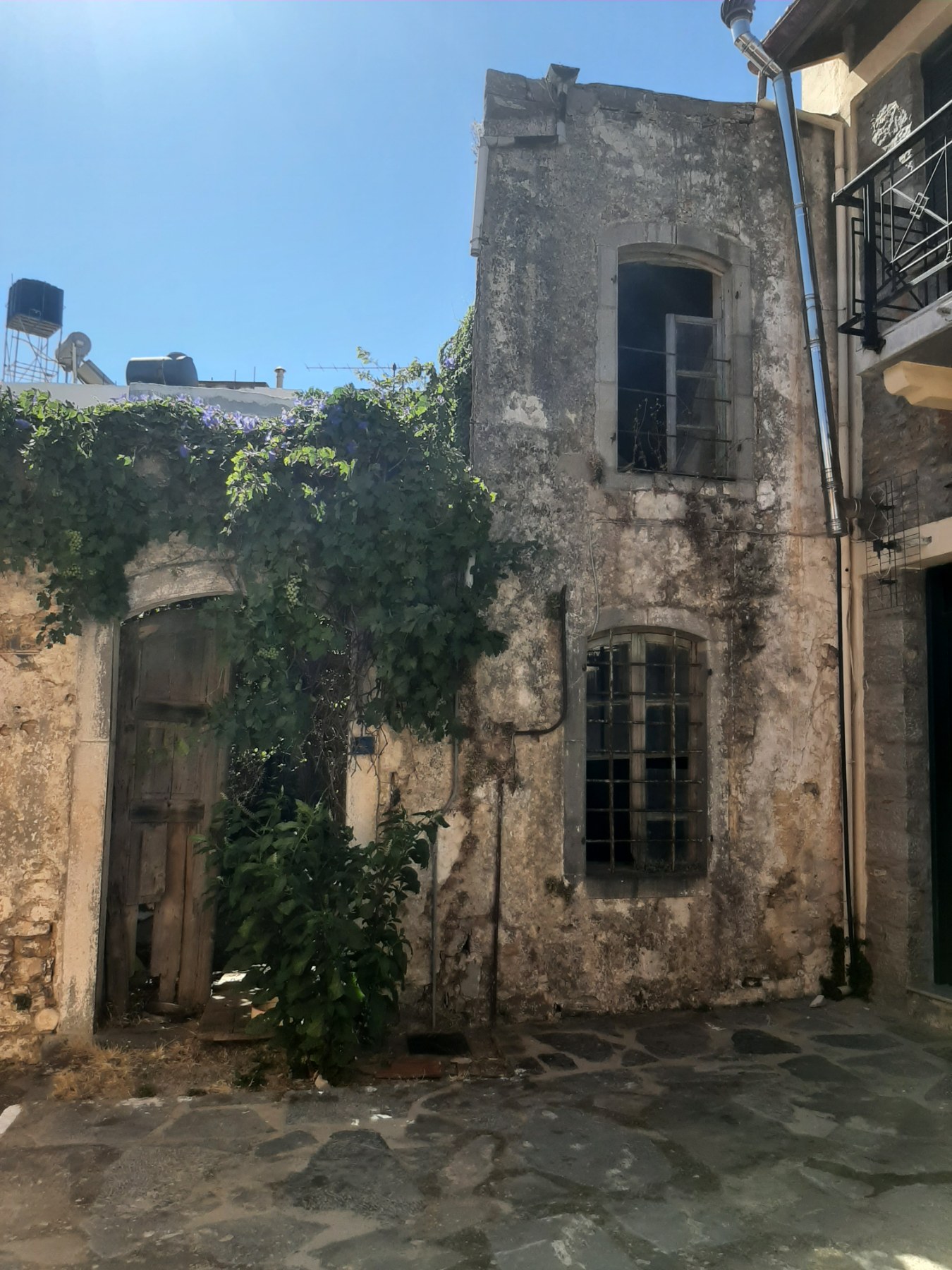 Old stone house for sale in Neapoli, Crete