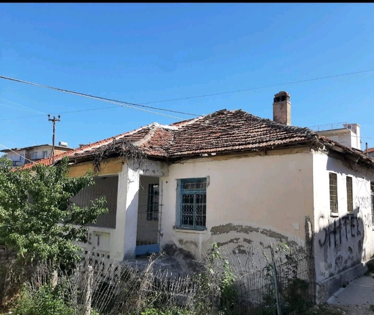 Old house for sale in Livadhja, Sarandë — €15,000 renovation with video concept